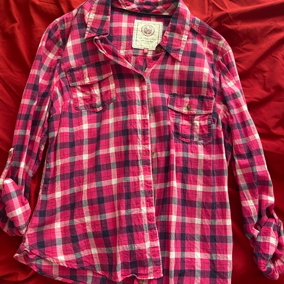 12 T-Shirts, 1 Sweater and 2 Flannel - Picture 11 of 15